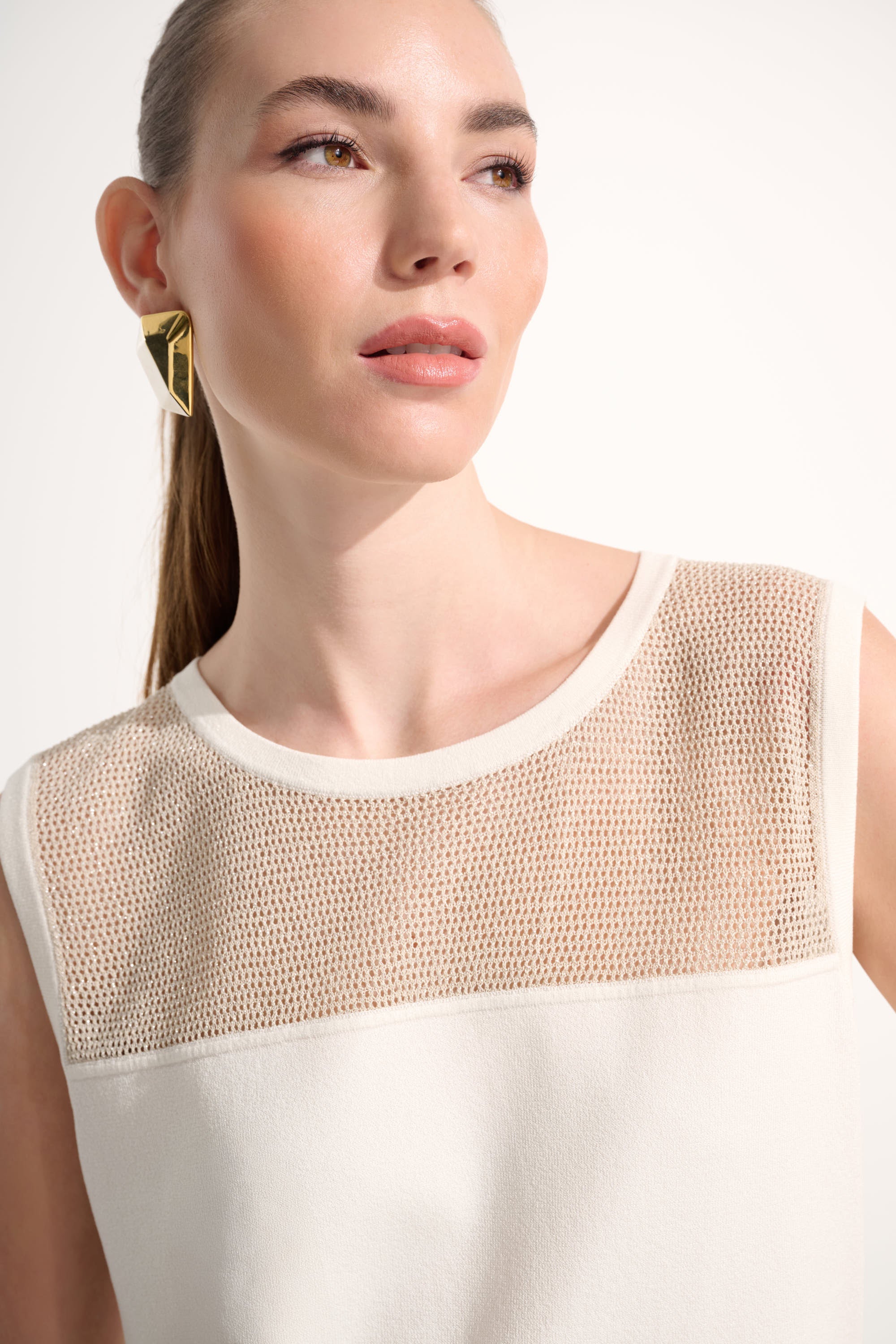 Crew Neck Sleeveless Pullover