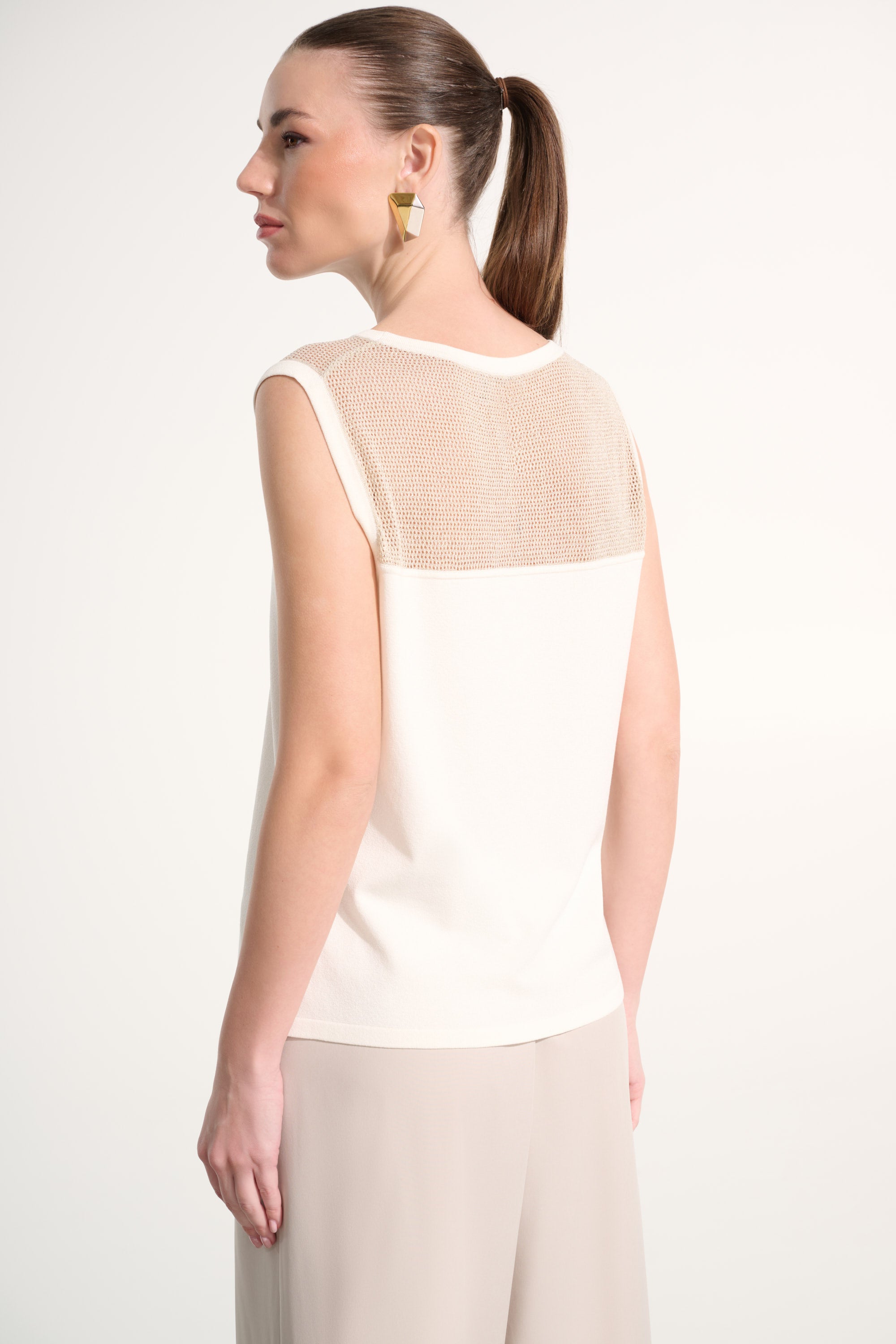 Crew Neck Sleeveless Pullover