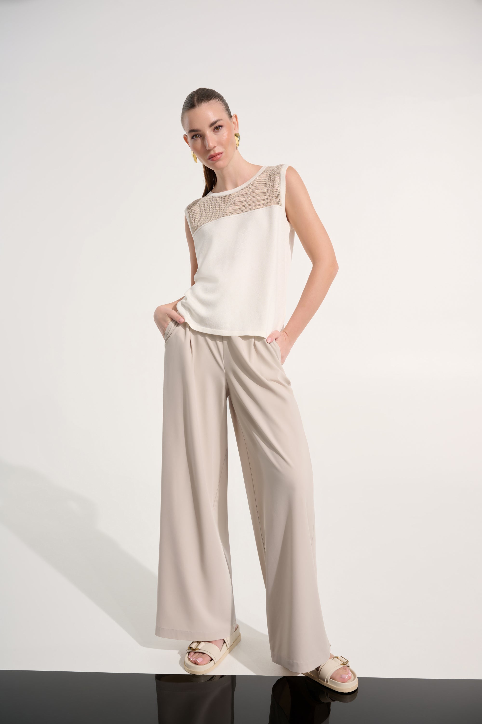 Crew Neck Sleeveless Pullover